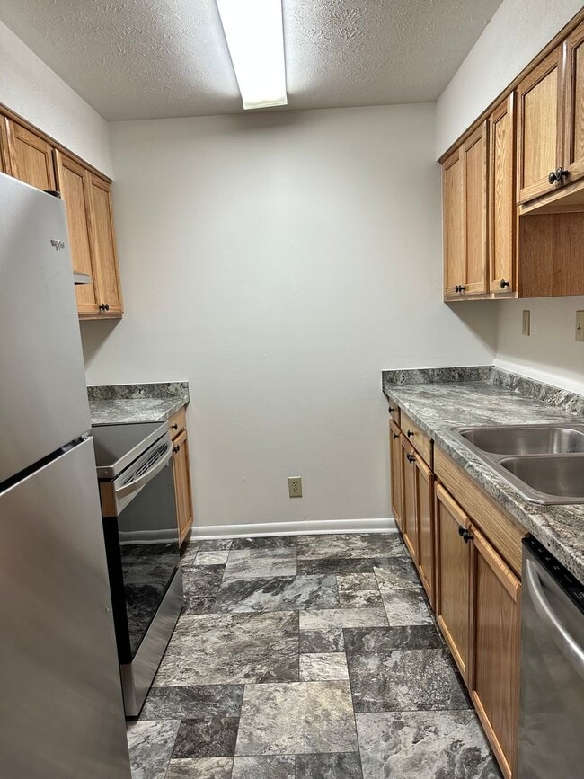Building Photo - 2 bedroom townhouse in The Midlands! Avail...