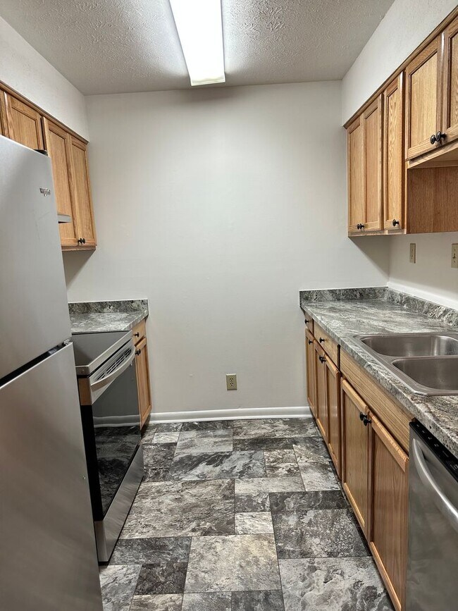Photo - 2 bedroom townhouse in The Midlands! Avail...