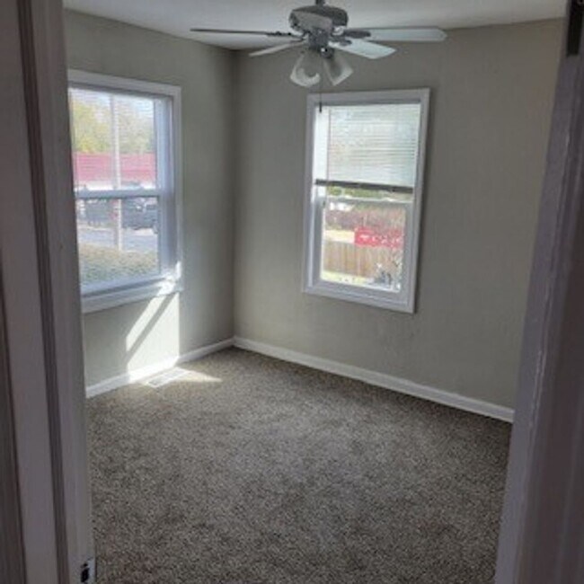 Foto del edificio - UPSTAIRS LOFT SPACE!!!
