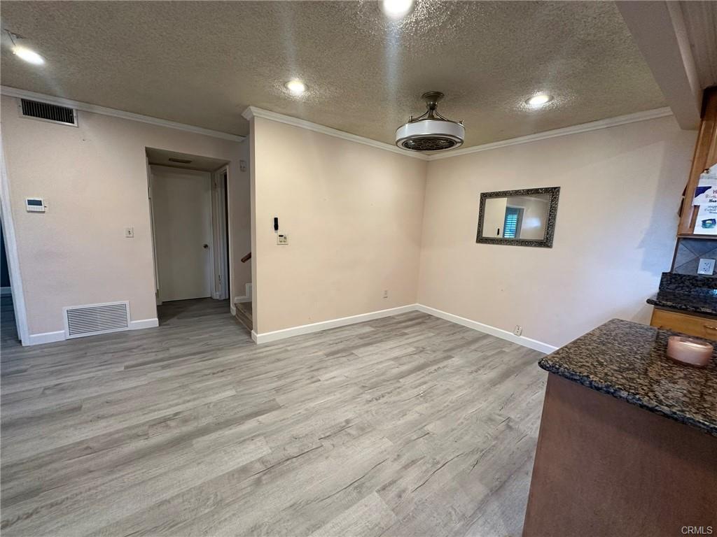 Foto principal - 18512 Mayall St
