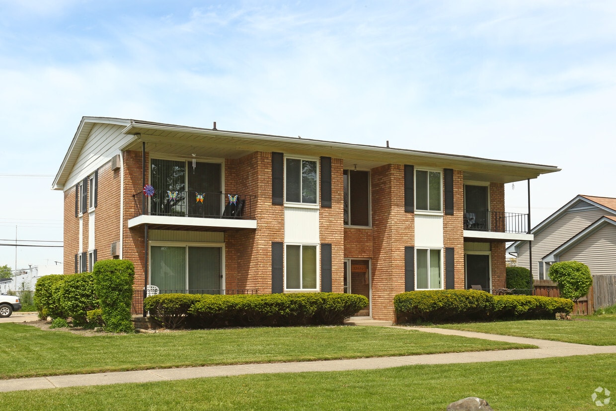 Venoy Garden Apartments Apartments in Garden City, MI