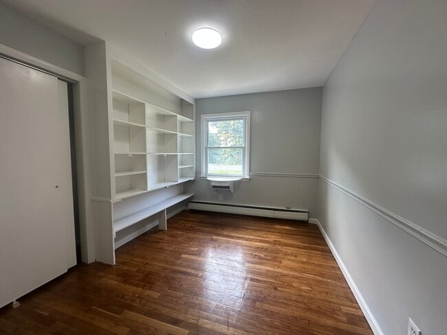 Foto del edificio - 74 Chittenden Rd