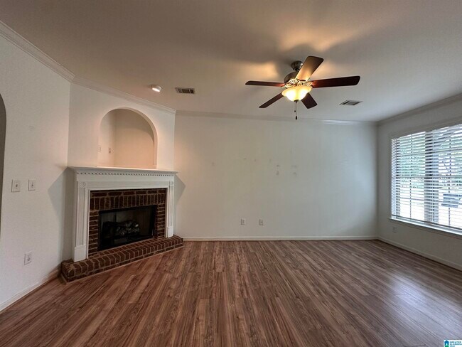 Building Photo - 1033 Ashwood Dr