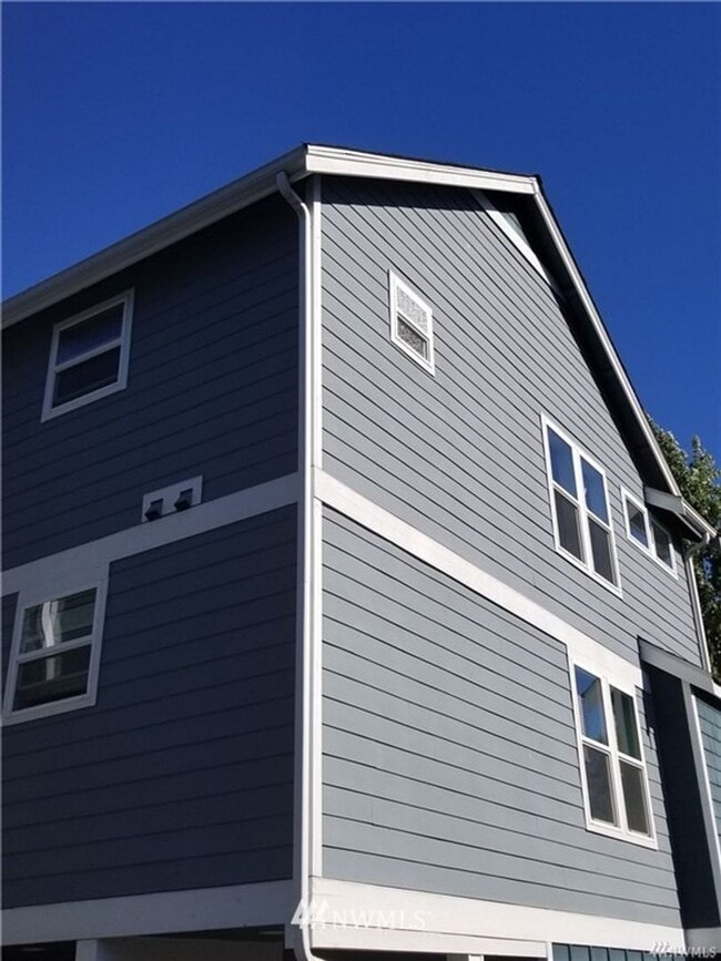 Spacious 4 Bedroom Townhome with Private F... - Spacious 4 Bedroom Townhome with Private F...