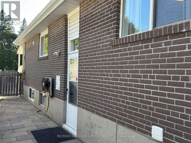Photo du bâtiment - 111 Bayview Pkwy