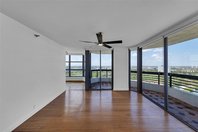 Building Photo - 3500 Mystic Pointe Dr