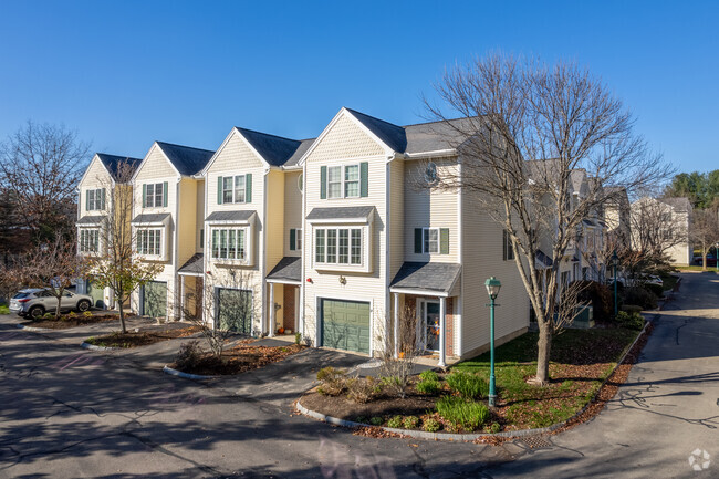 Building Photo - Groveland Commons