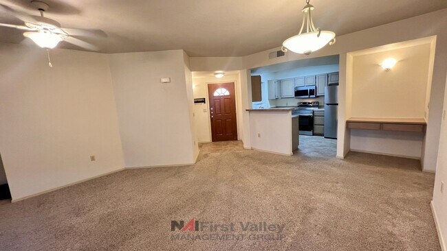 Foto del edificio - 2 Bedroom- 2 Bathroom Upstairs
