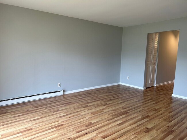 Foto del edificio - 1 Bedroom Apartment---READY FOR MOVE IN!