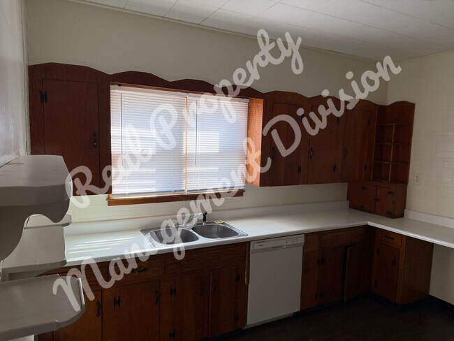 Foto del edificio - 4 Bed / 2 Bath Home – Large Yard, Basement, New Appliances!