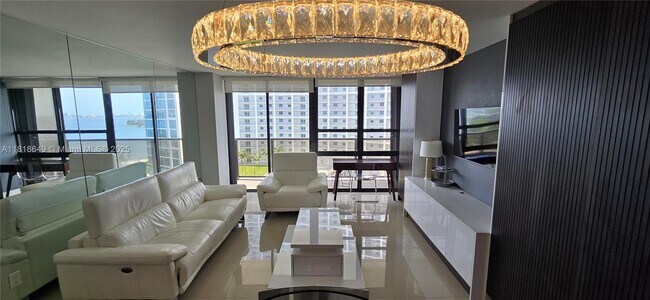 Foto del edificio - 600 NE 36th St