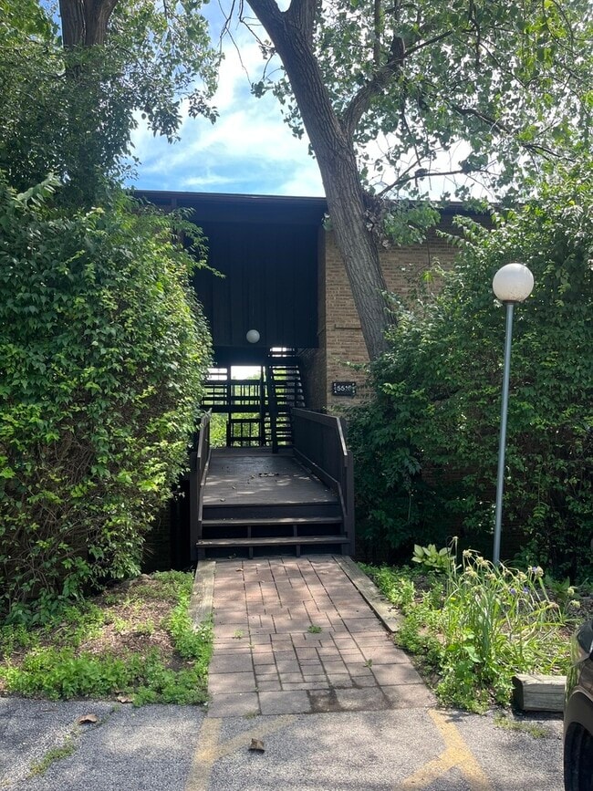 Building Photo - 5515 E Lake Dr