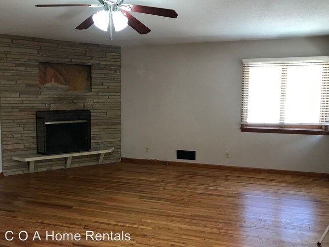 Foto del edificio - 3 br, 2 bath Apartment - . 3812 E. Orme
