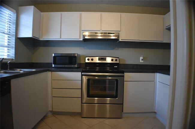 Foto del edificio - 9450 Live Oak Pl