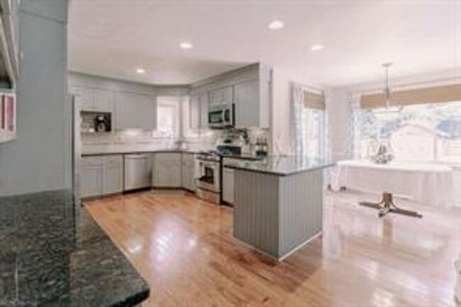 Building Photo - Gorgeous 4 bed, 3 bath in Great Bridge!