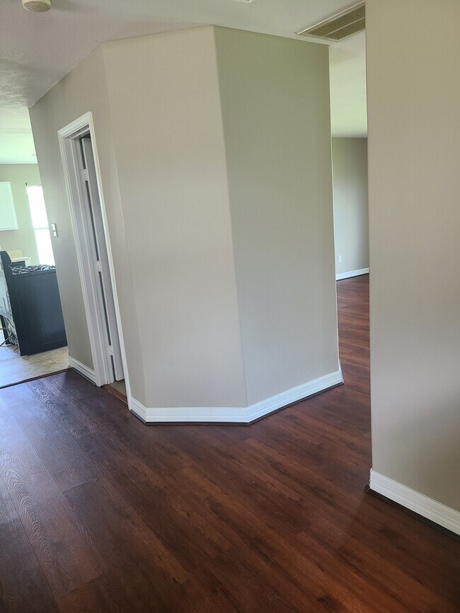 Foto del edificio - 1411 Heathcote Ln