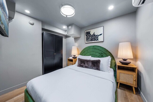 Photo du bâtiment - 168 McCaul St