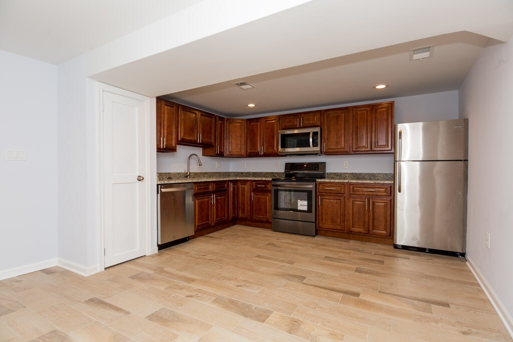 Foto principal - 649 Columbia Rd NW