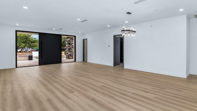 Foto del edificio - 5927 E North Ln