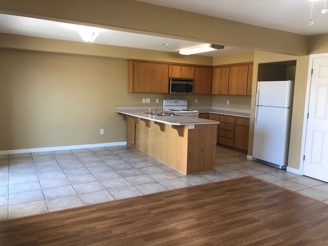 Building Photo - 6406-6408 Onyx Avenue
