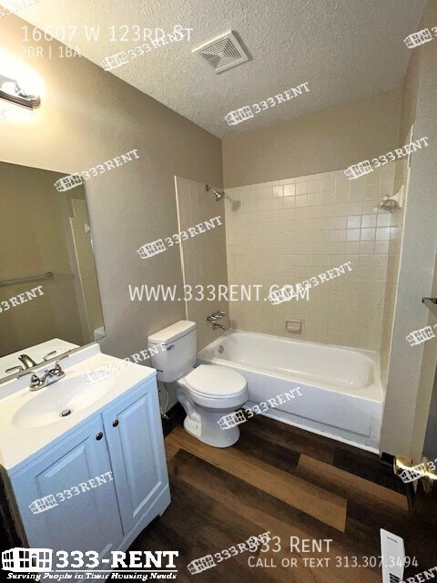 Foto del edificio - 16607 W 123rd St