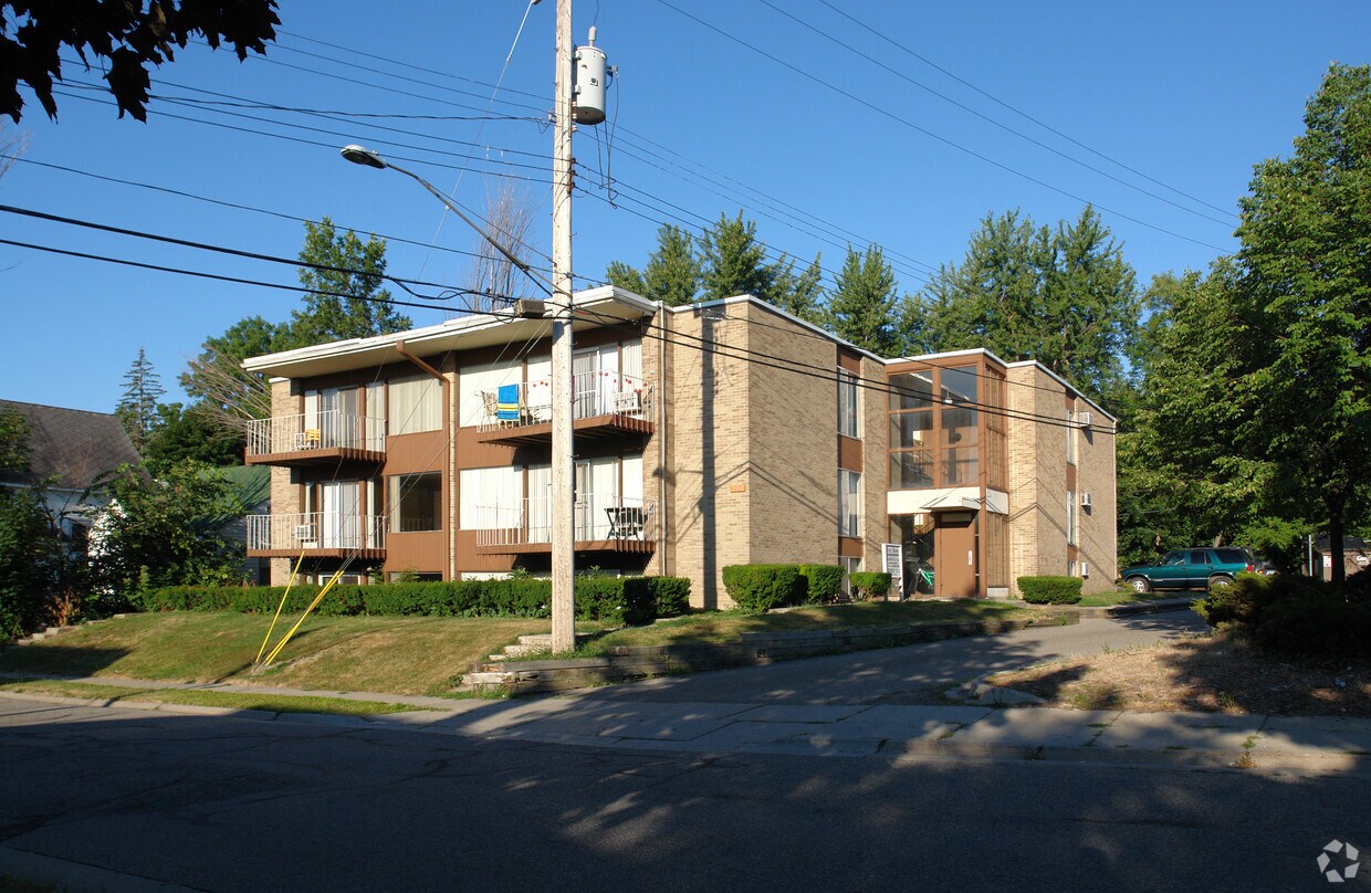 Primary Photo - 204 River St