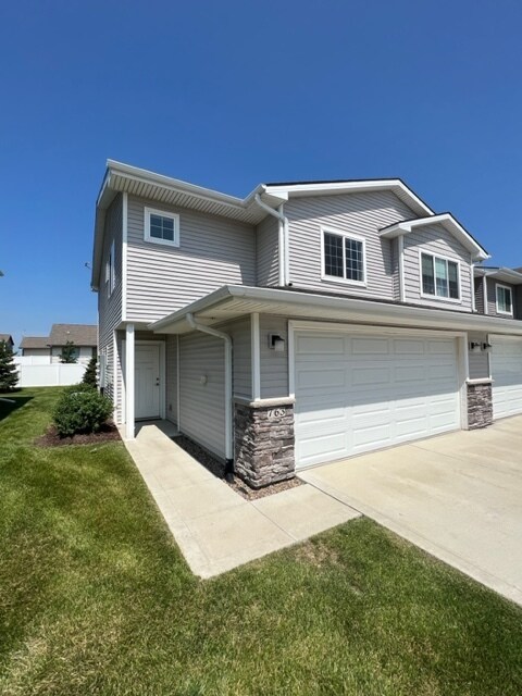 Primary Photo - 763 NE Macey Way