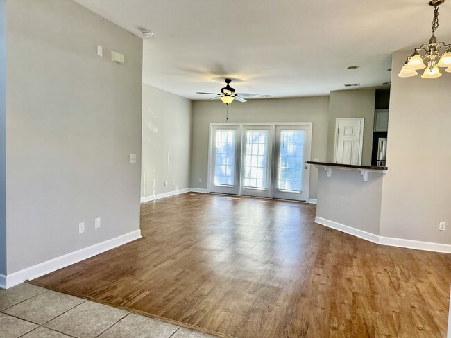 Foto del edificio - Spacious Three Bedroom Townhome in Wellstone!