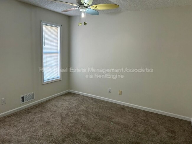 Building Photo - 21 Lisa Ln