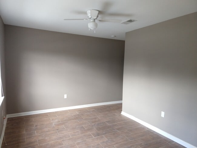 Upstairs bedroom 1 - has walk in closet. - 3129 O'Neal Ln