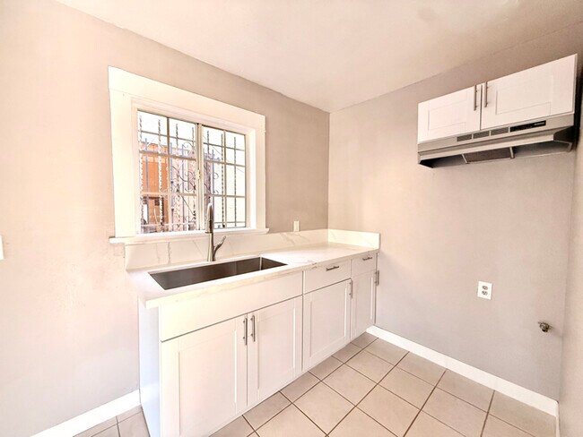 Foto del edificio - 532 W 77th St