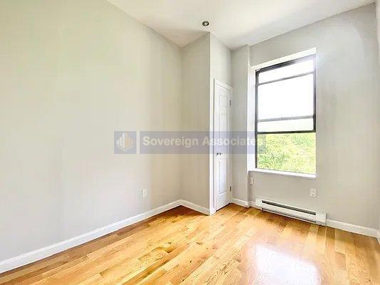 Building Photo - 320 Manhattan Avenue