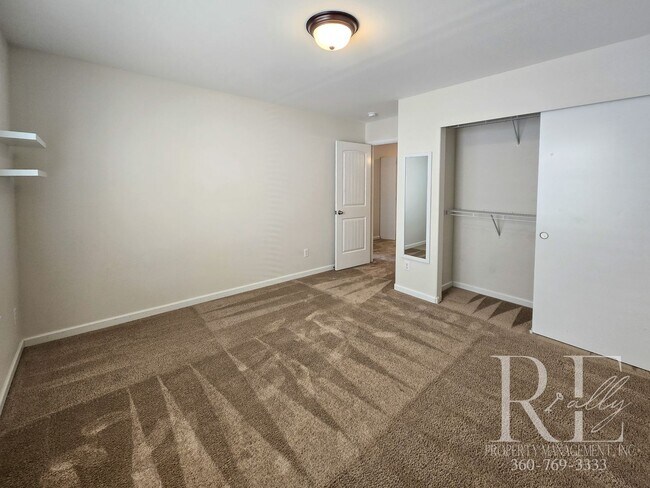 Foto del edificio - Spacious Port Orchard Home with Garage, Fu...