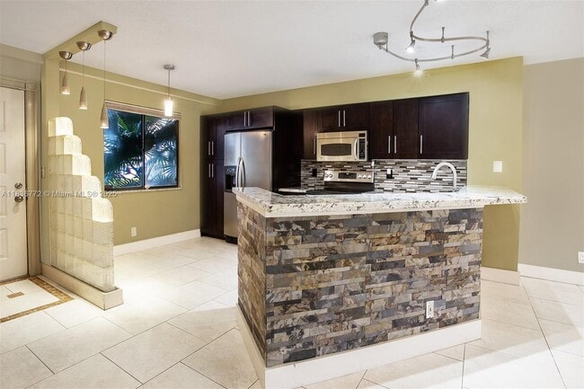 Building Photo - 2213 Cypress Island Dr