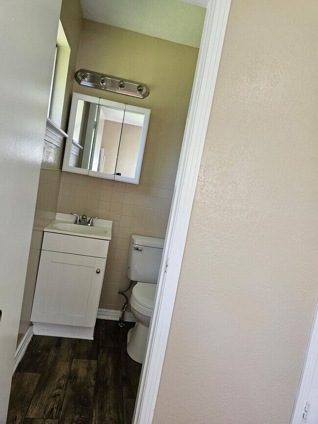 Foto del edificio - 701 Waterview Dr