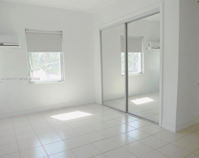 Foto del edificio - 623 NE 61st St