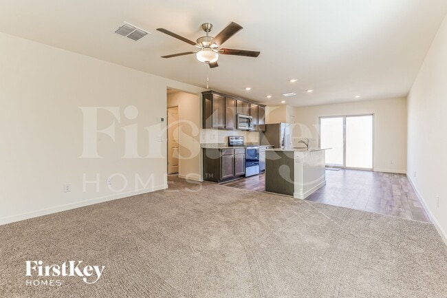 Building Photo - 1032 W 20th St