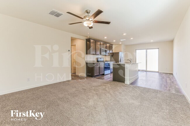 Foto del edificio - 1032 W 20th St