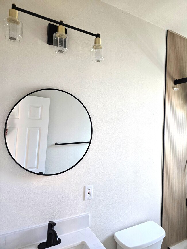 Foto del edificio - 1657 Ceylon Dr