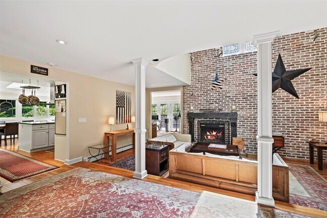 Building Photo - 22 Little Town Ln