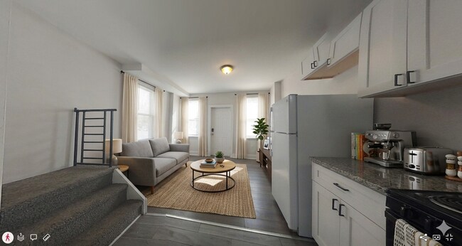 Foto del edificio - NEW LISTING! Renovated 3Bedroom + bonus room 2 bath in Port Richmond!!