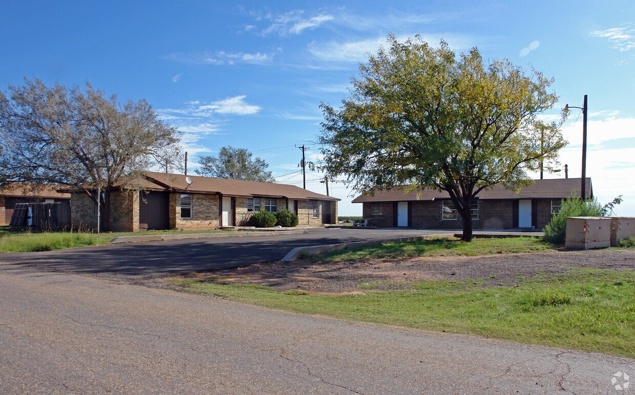 612 Avenue P, Ralls, TX 79357 Apartments in Ralls, TX