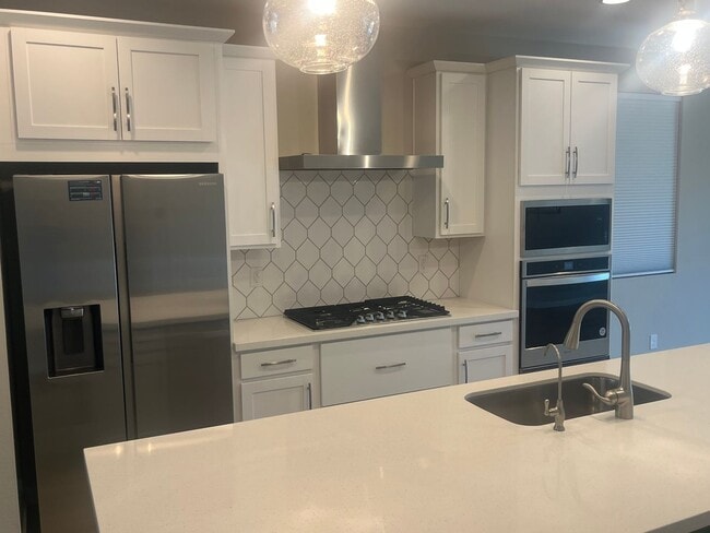 Foto del edificio - 17295 W Valentine St