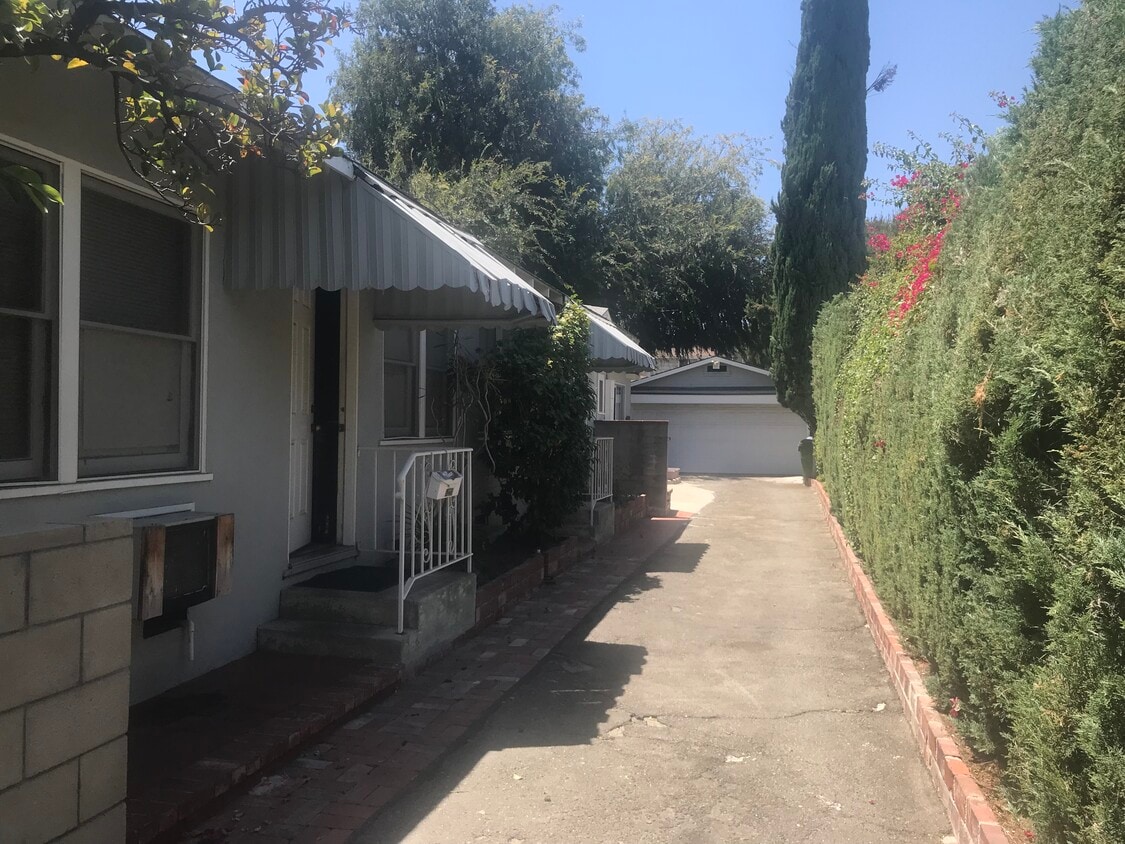 5223 Wilkinson Ave Unit Middle, Valley Village, CA 91607 Apartments