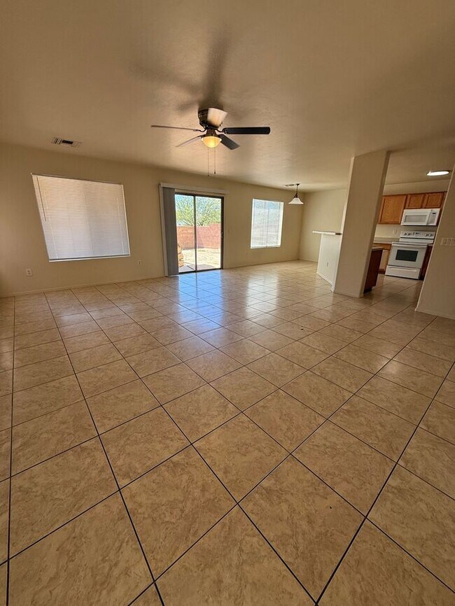Building Photo - House For Rent