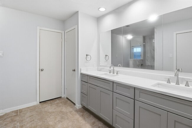 Building Photo - 21131 Park Brook Dr