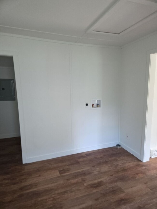 Building Photo - 204 Thomas Ln