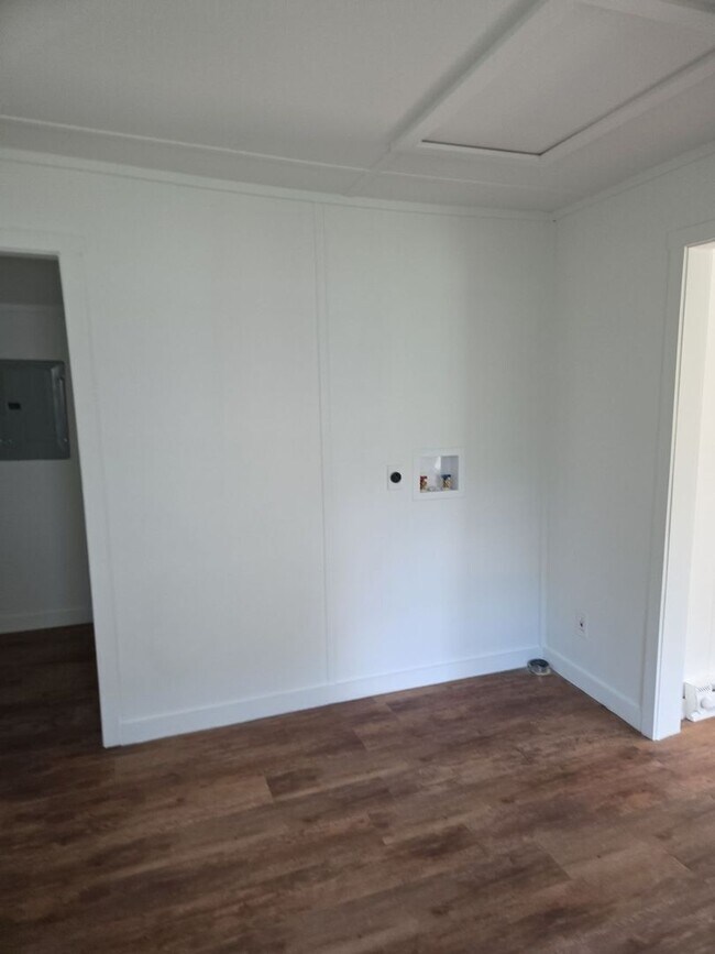 Foto del edificio - Newly remodeled home is located in Lancaster, SC 29720.