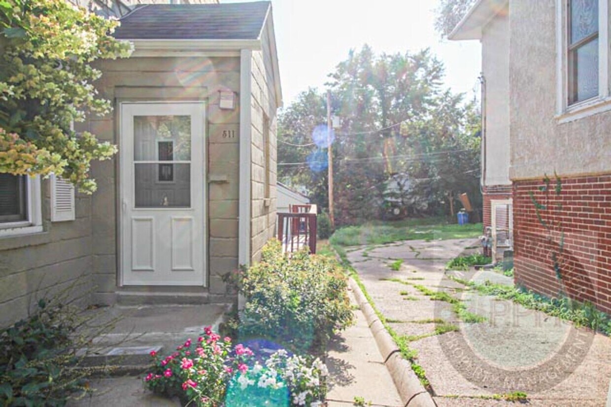 Foto principal - 2 Story 3 Bedroom 2 Bathroom home in the h...