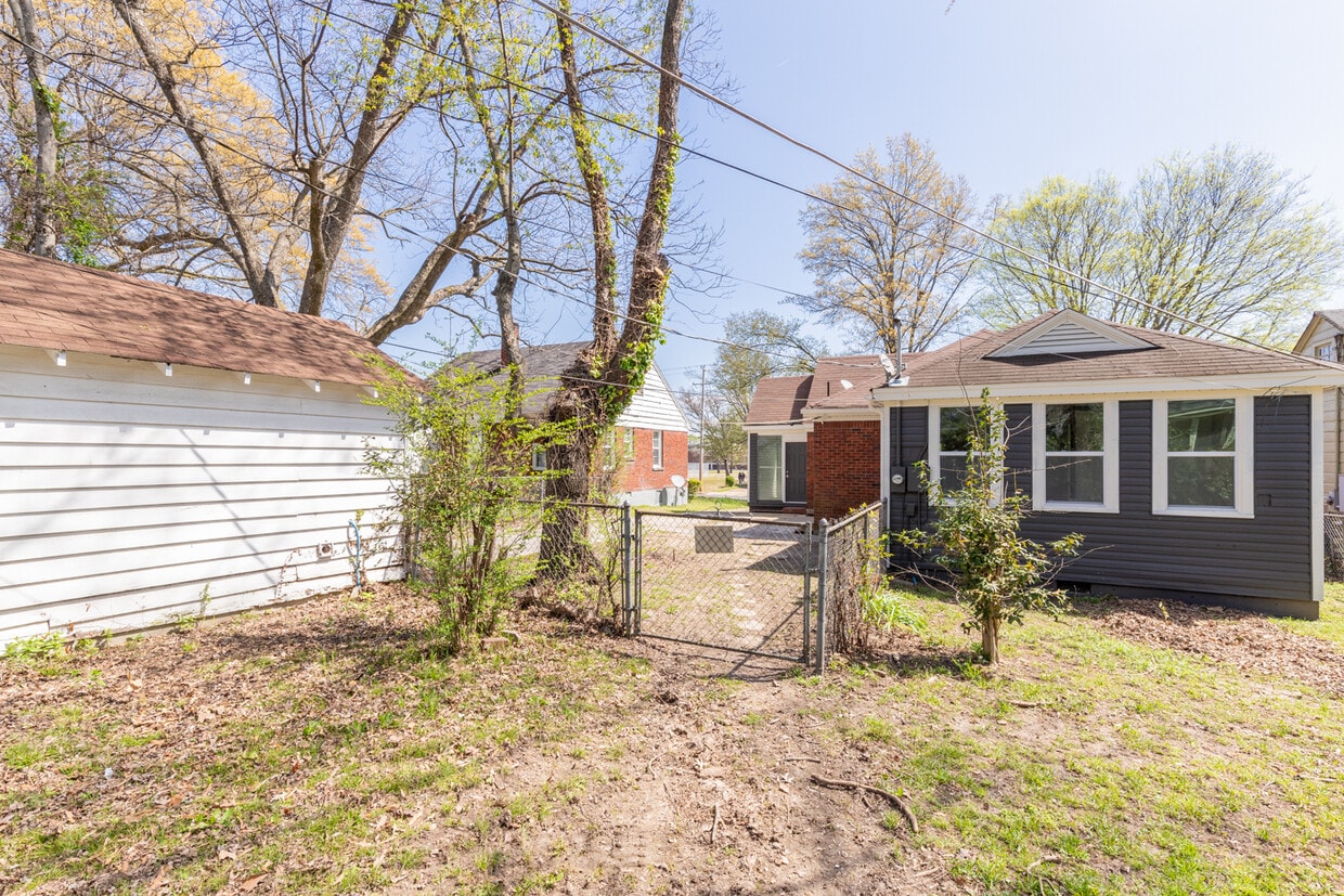 Primary Photo - 1055 University St